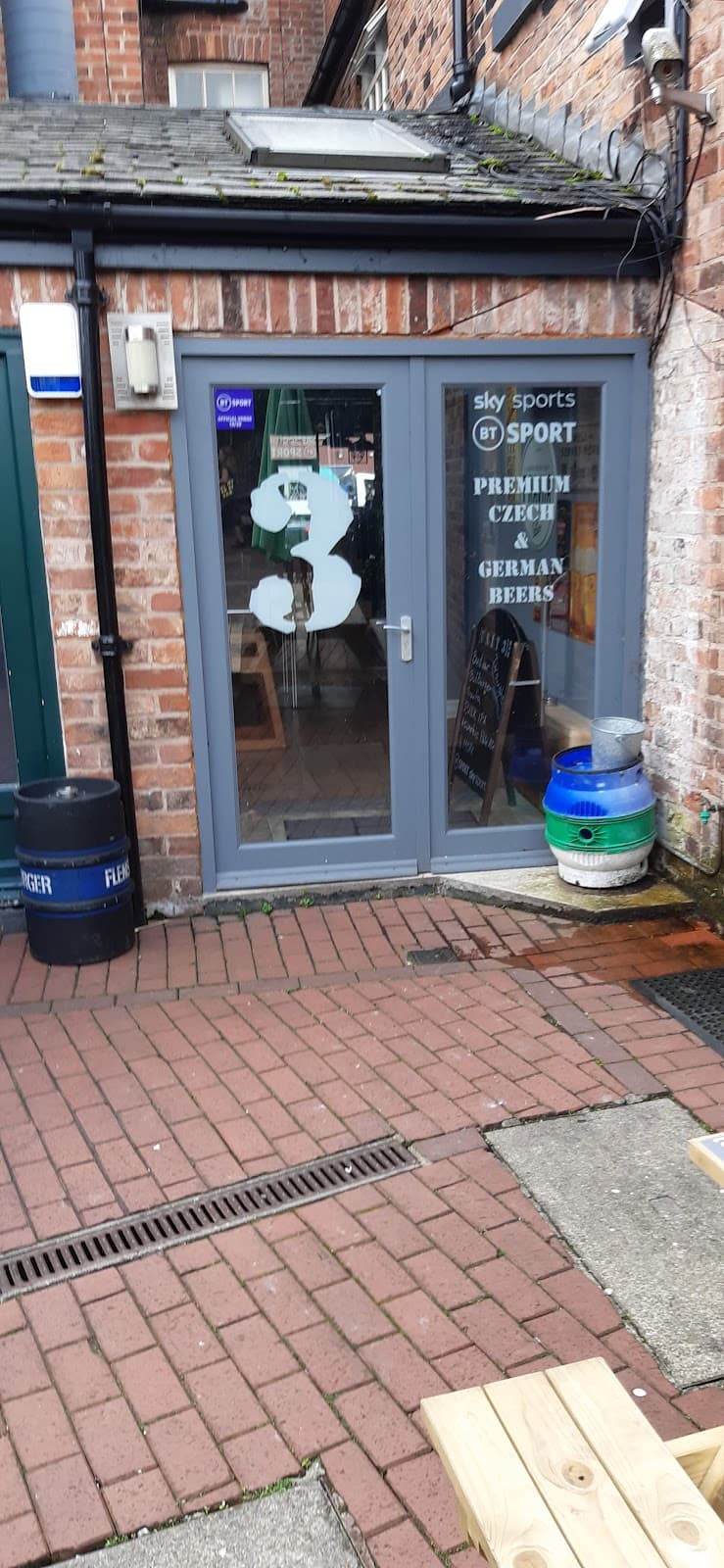 Kings Court - Image 1