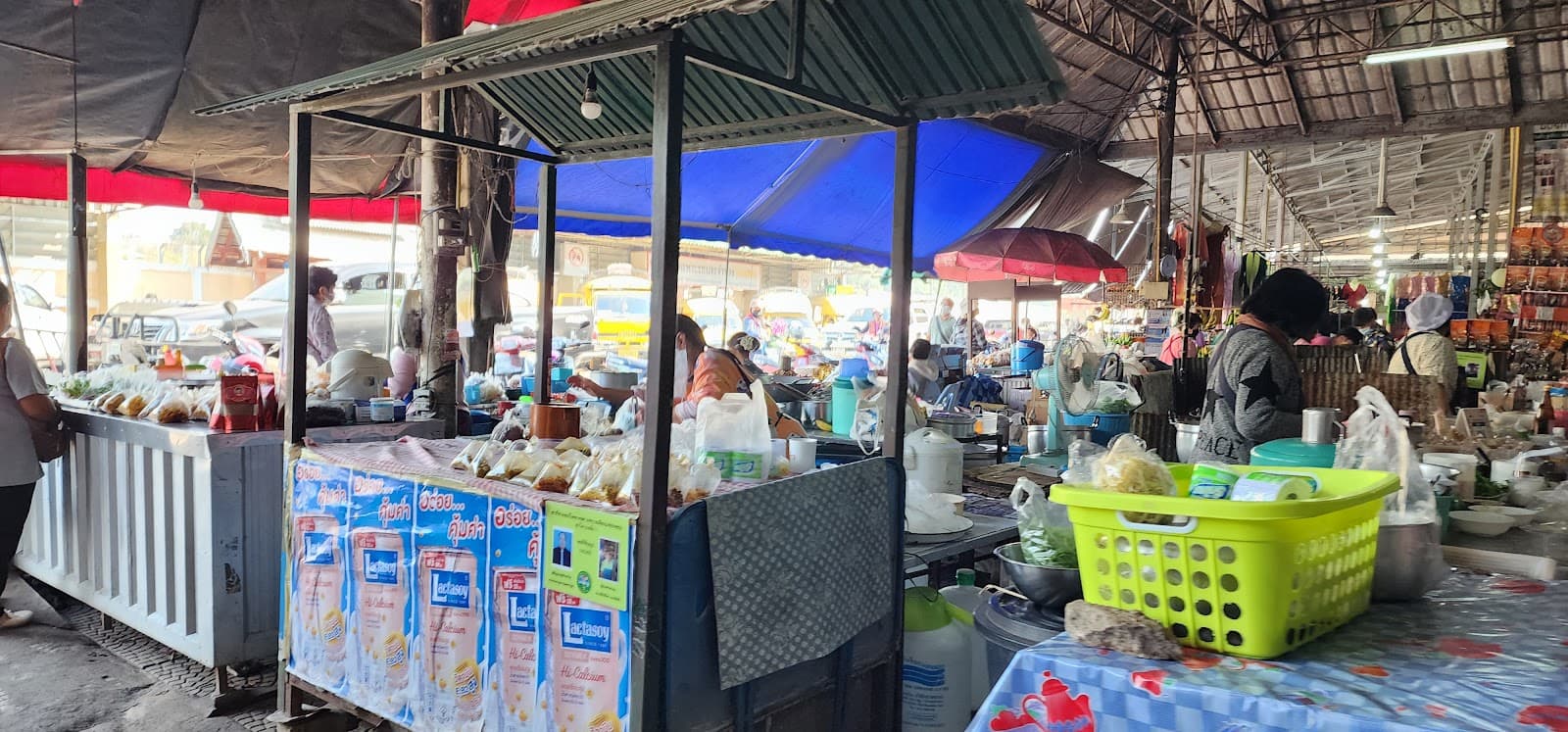 Mae Hong Son Morning Market - Image 1
