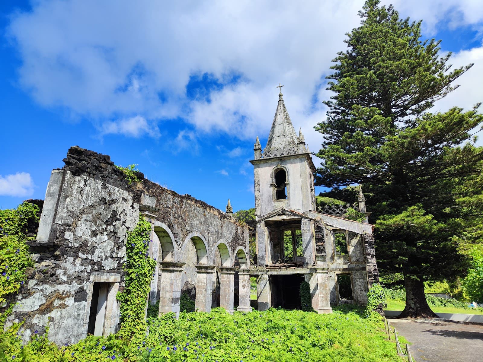 Old Church Ruins São Mateus - Image 1