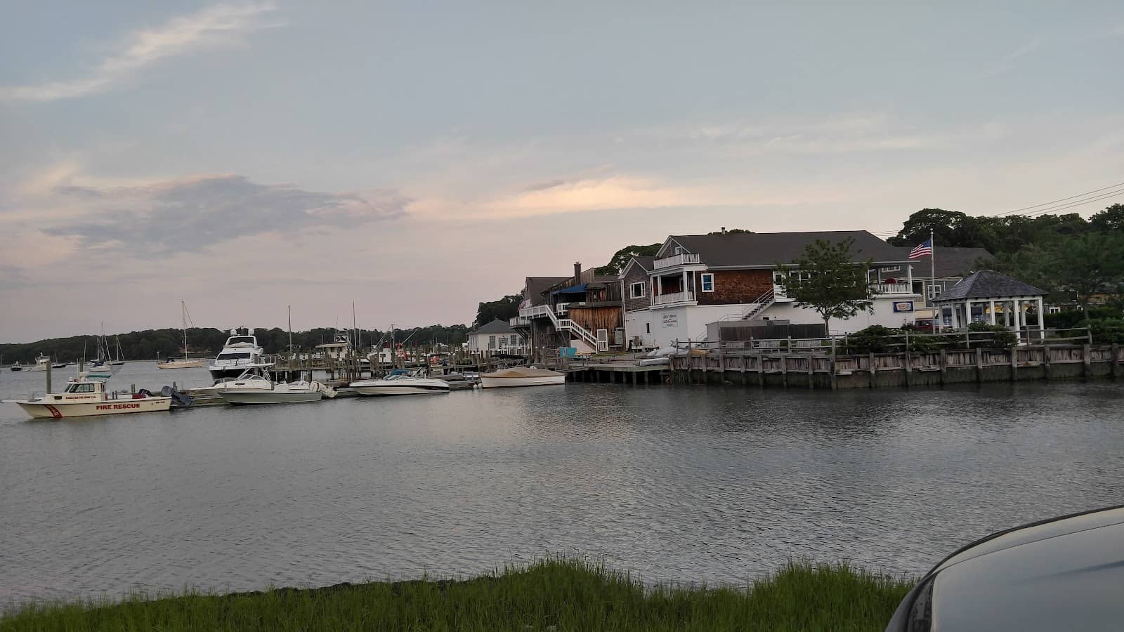 Dering Harbor Inn