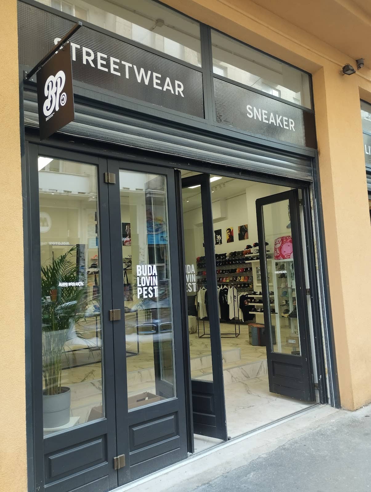 Dog-Friendly Atmosphere