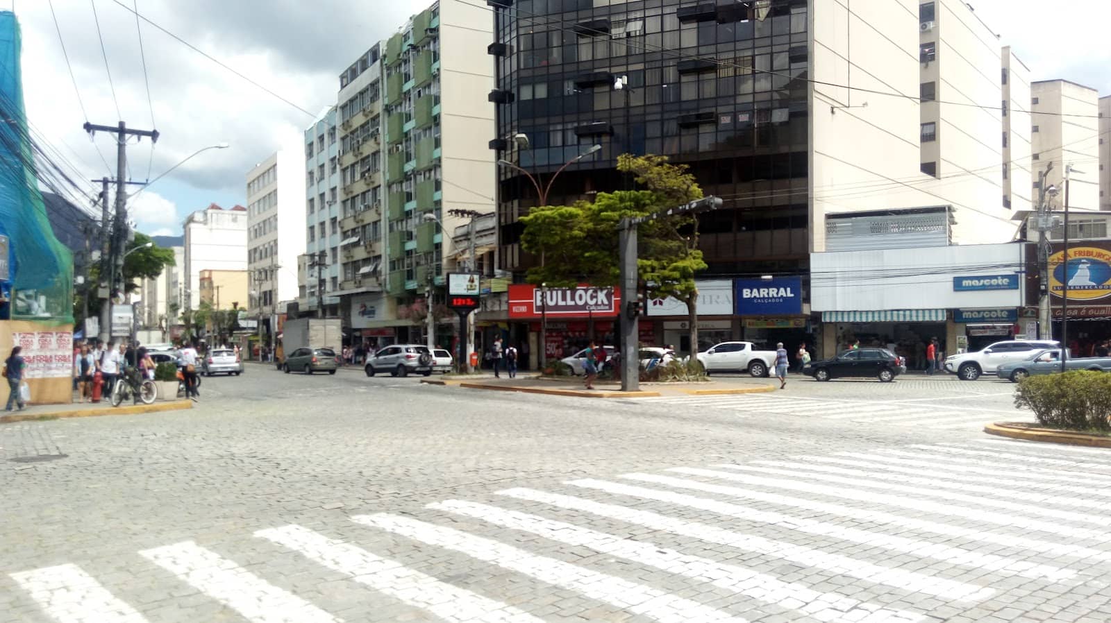 Shopping & Dining Hub