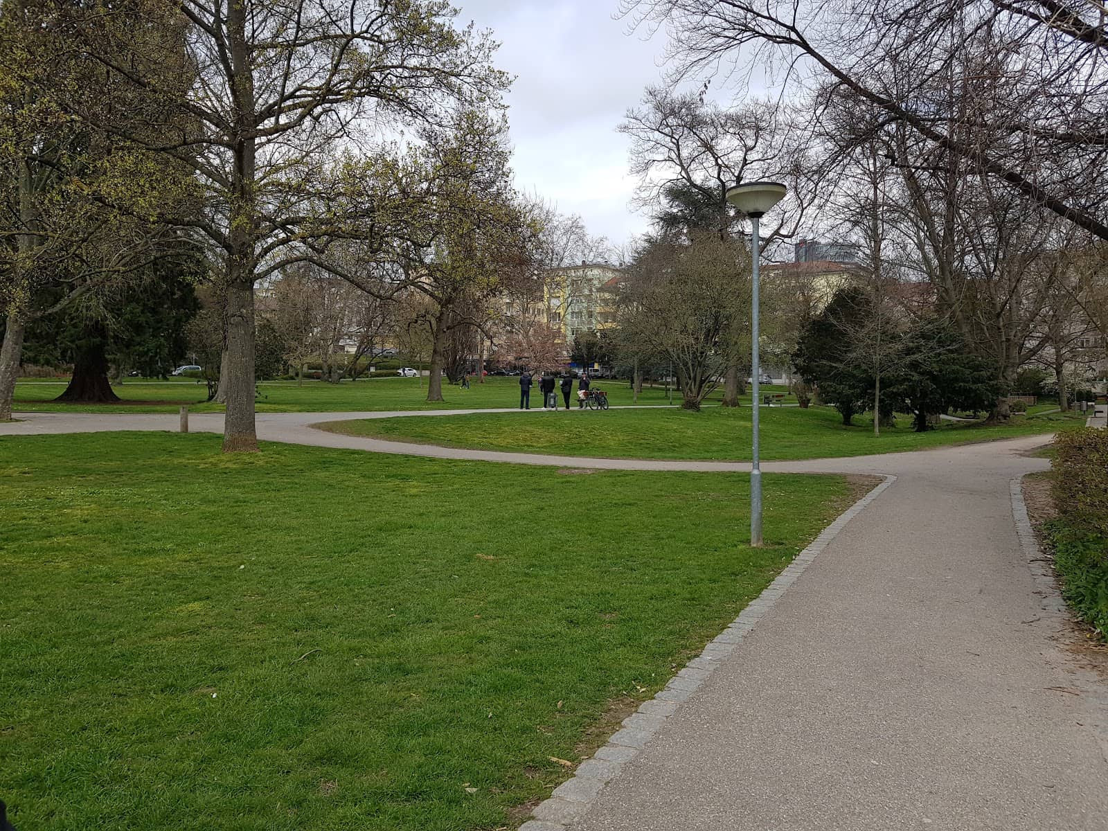 Spacious Green Lawns