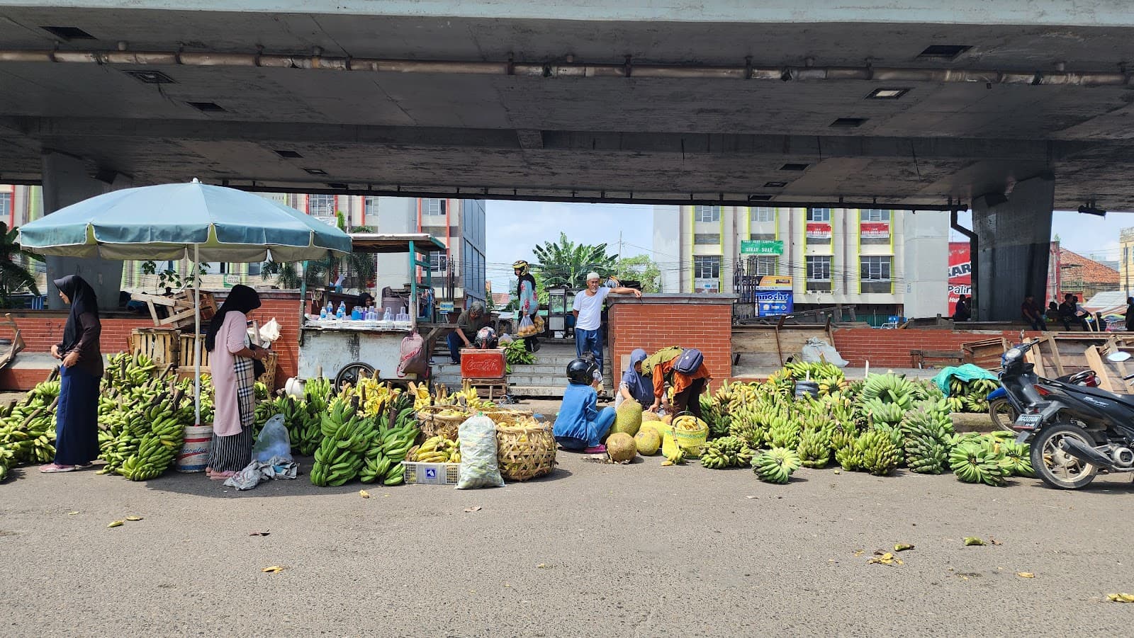 16 Ilir Market - Image 1