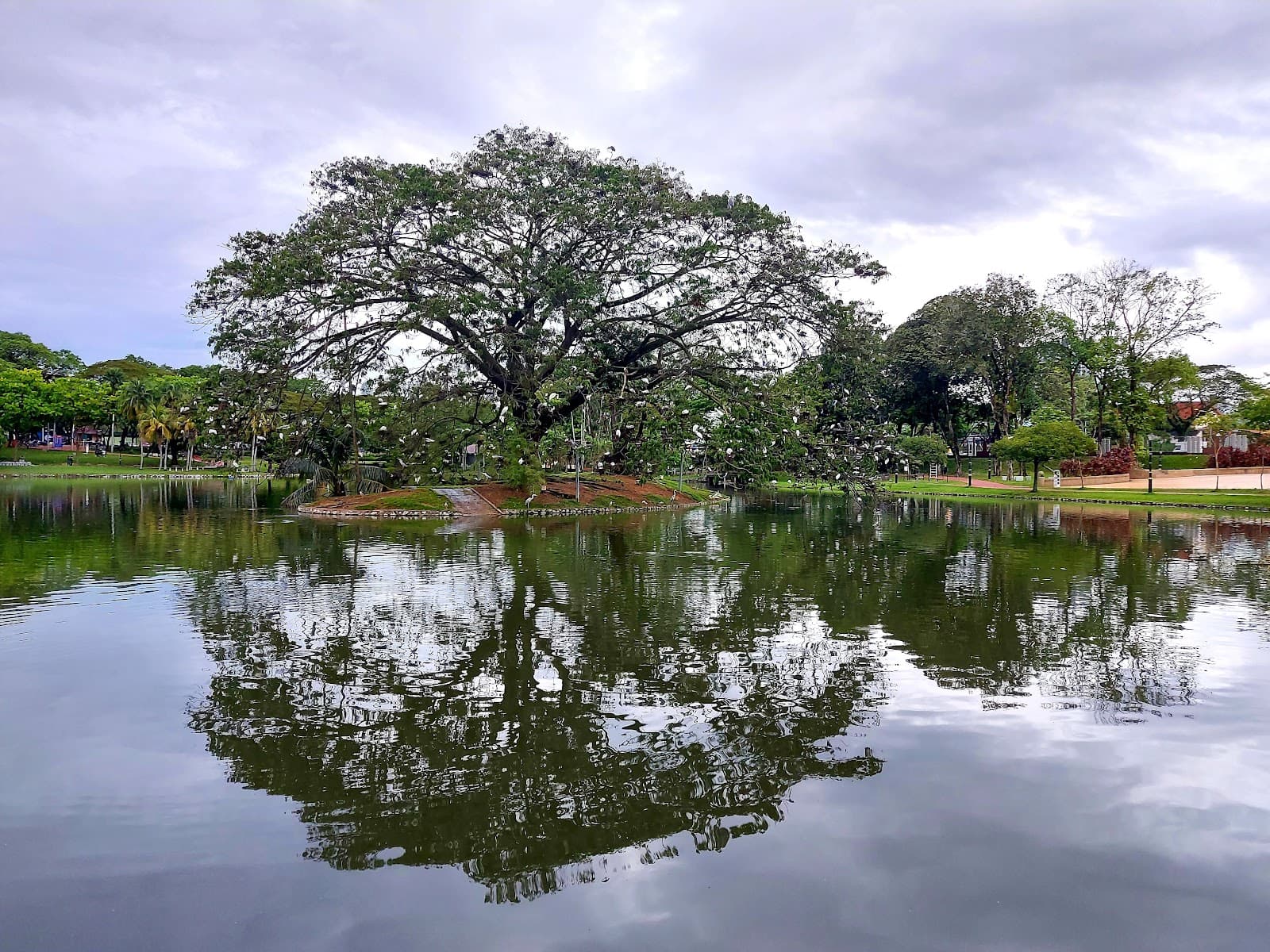Taman Tasik Permaisuri - Image 1