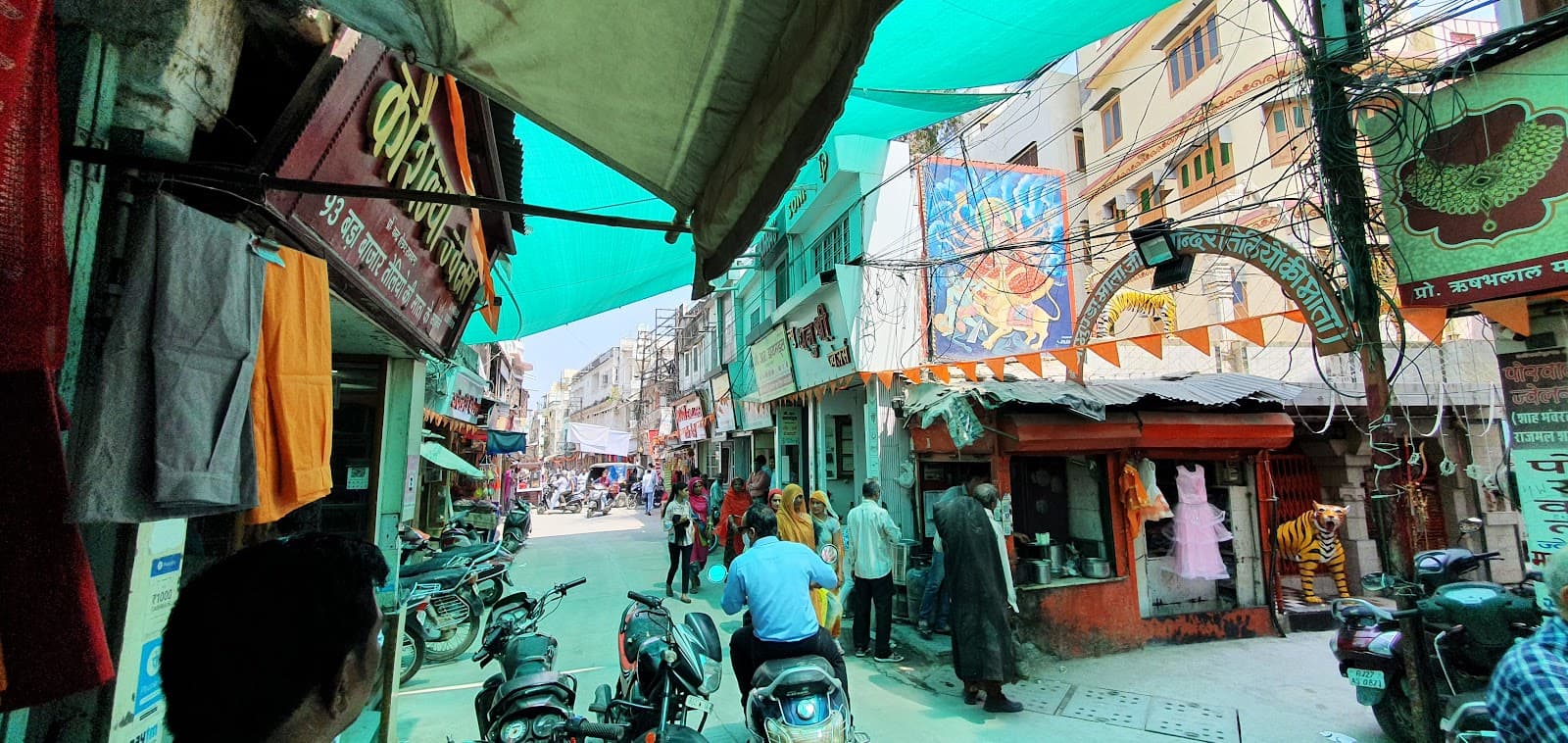 Hathi Pol Bazaar Udaipur - Image 1