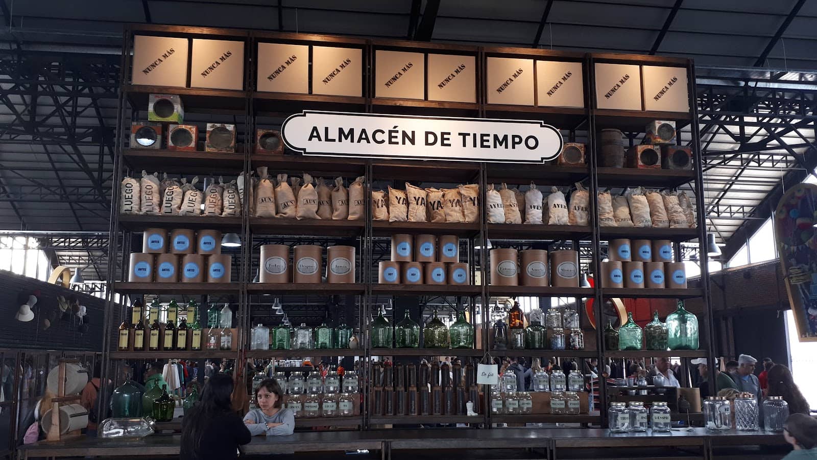 Live Music & Performances