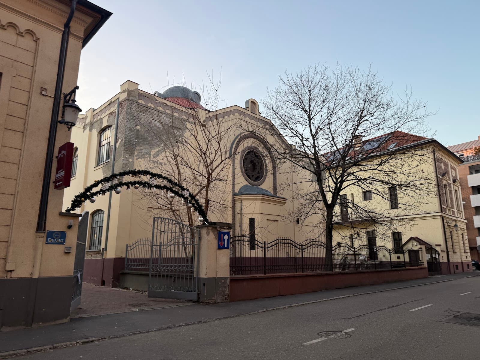 Kápolnás Street Synagogue - Image 1