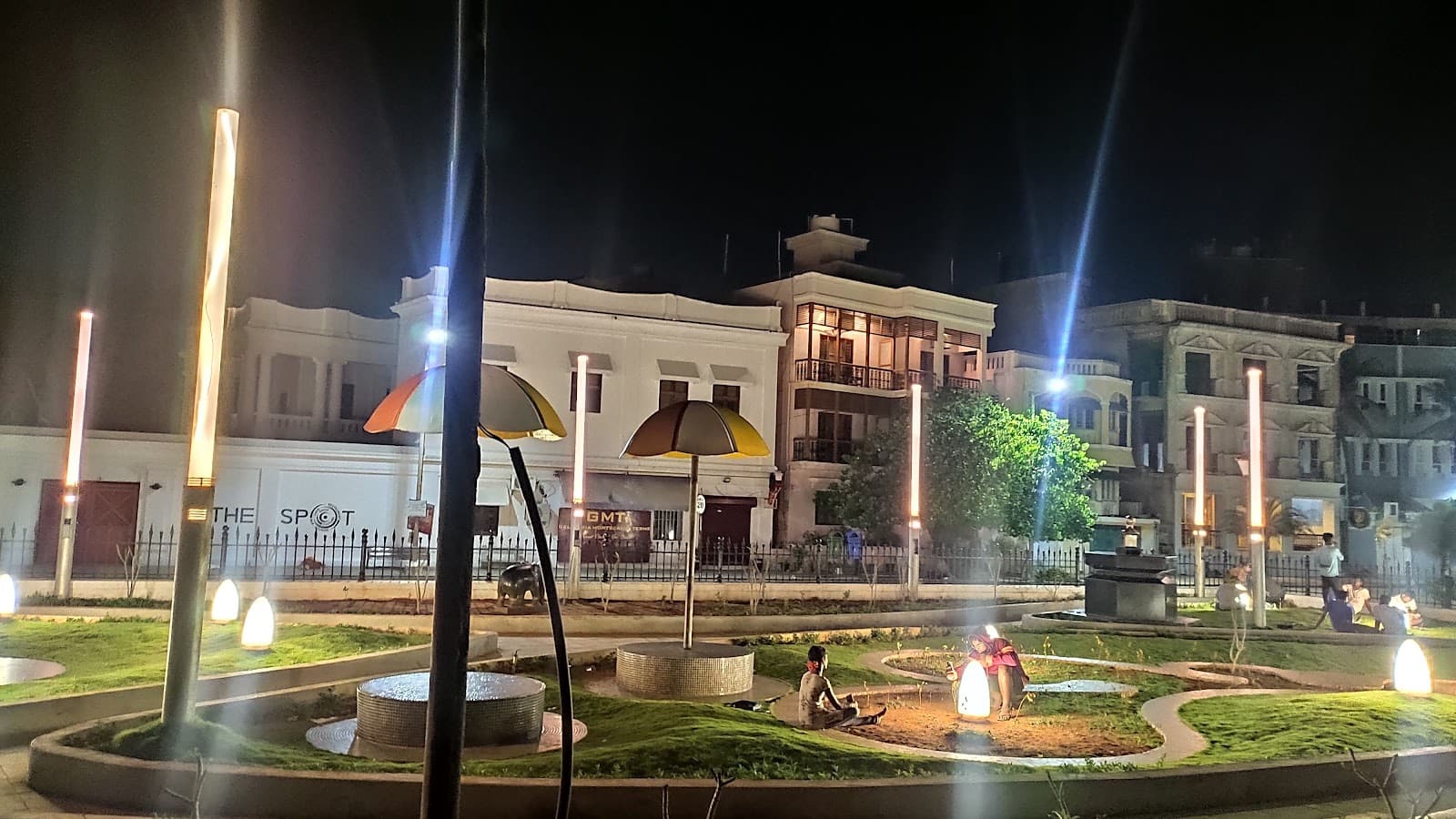 Dupleix Statue - Image 1