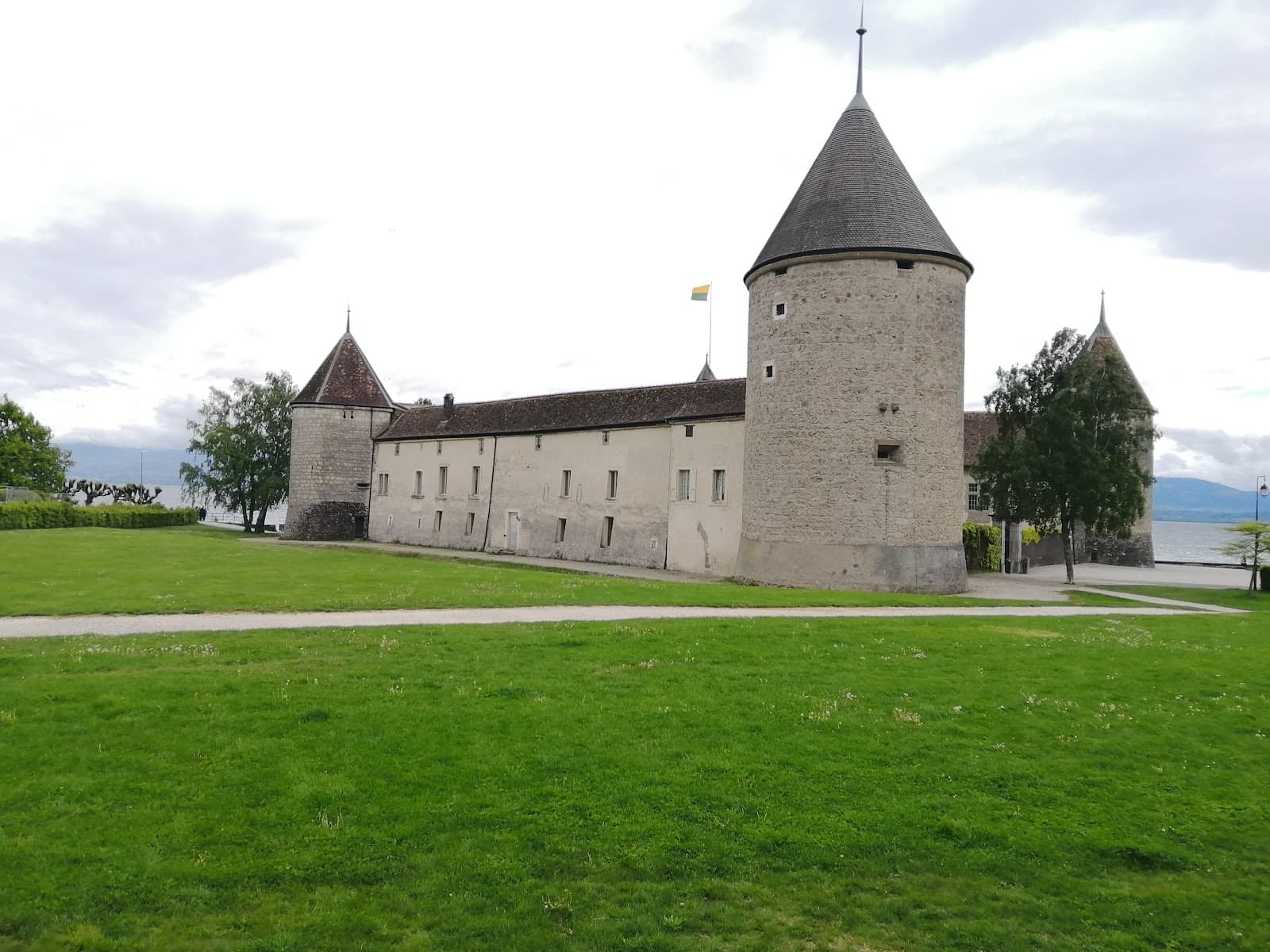 Rolle Old Town & Lakeside - Image 1