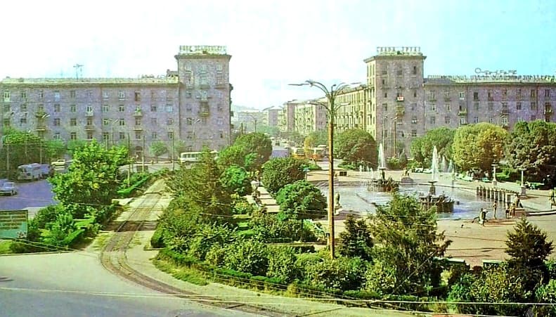Garegin Nzhdeh Square - Image 1