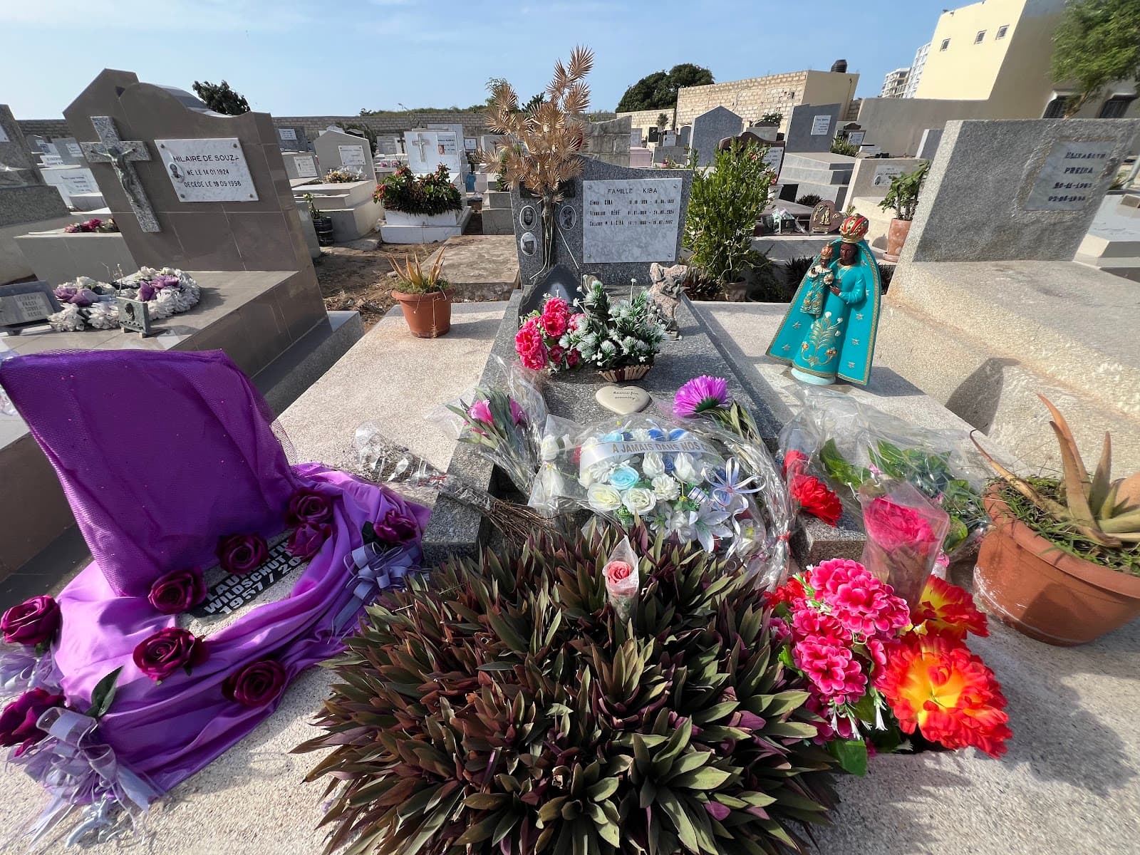 Saint-Lazare Cemetery - Image 1