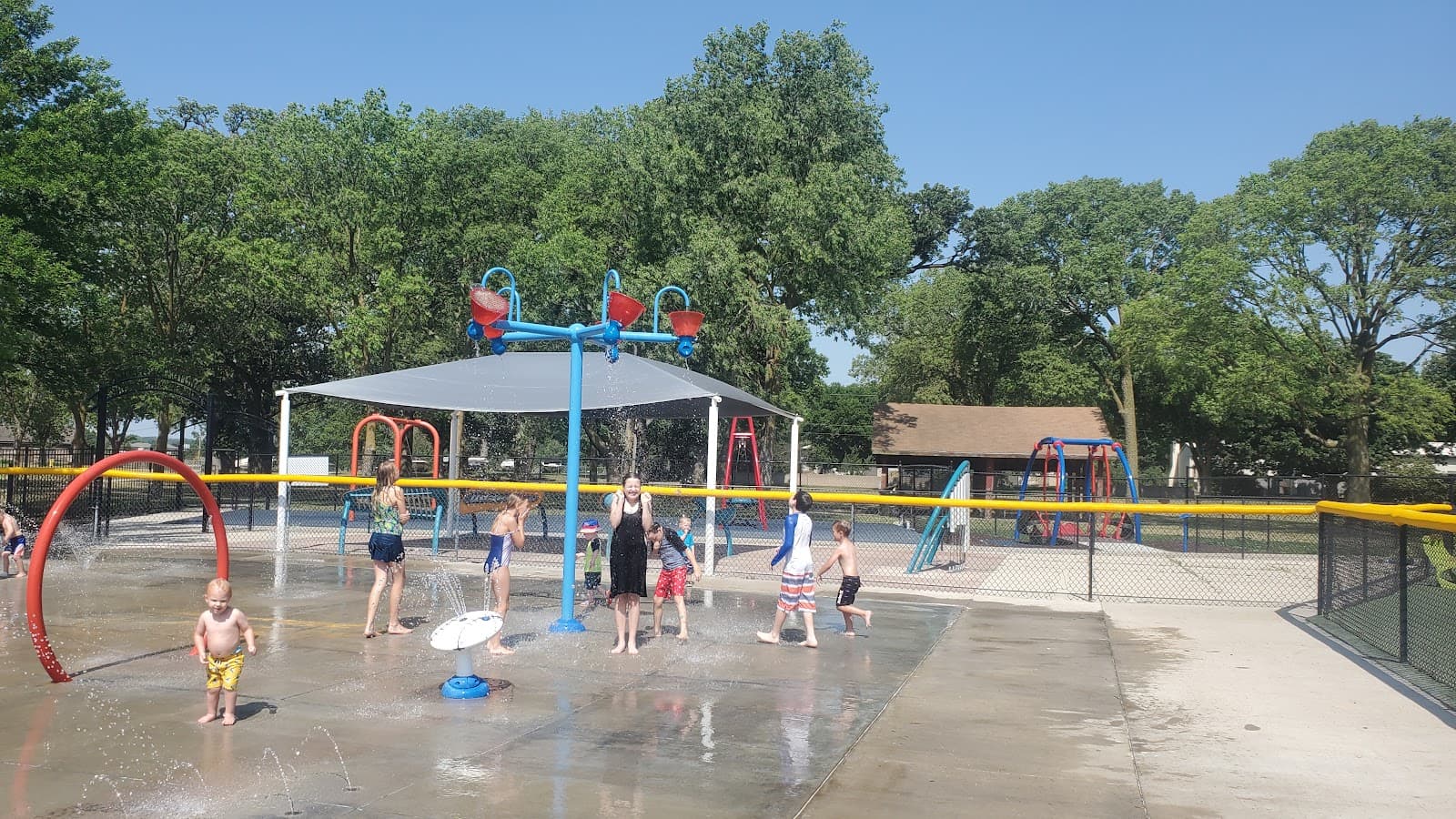 Riverside Park - Image 1