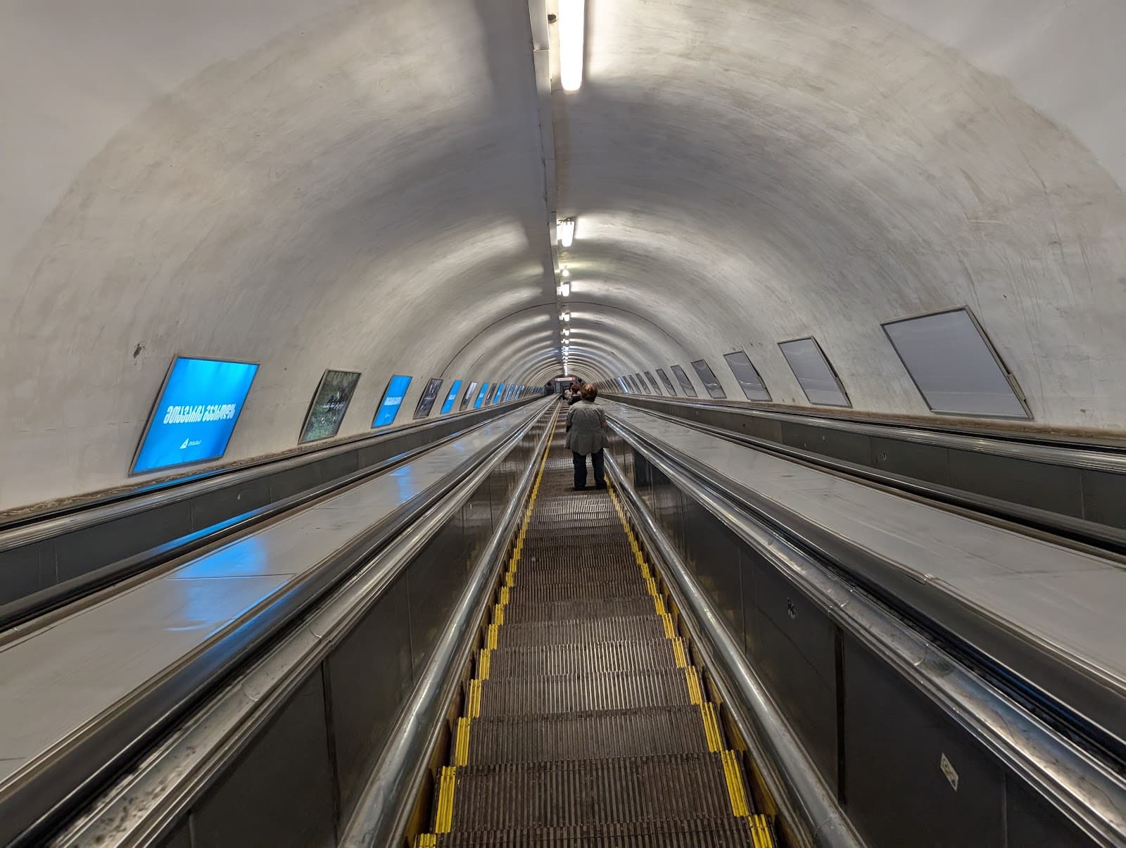 Avlabari neighborhood - Image 1