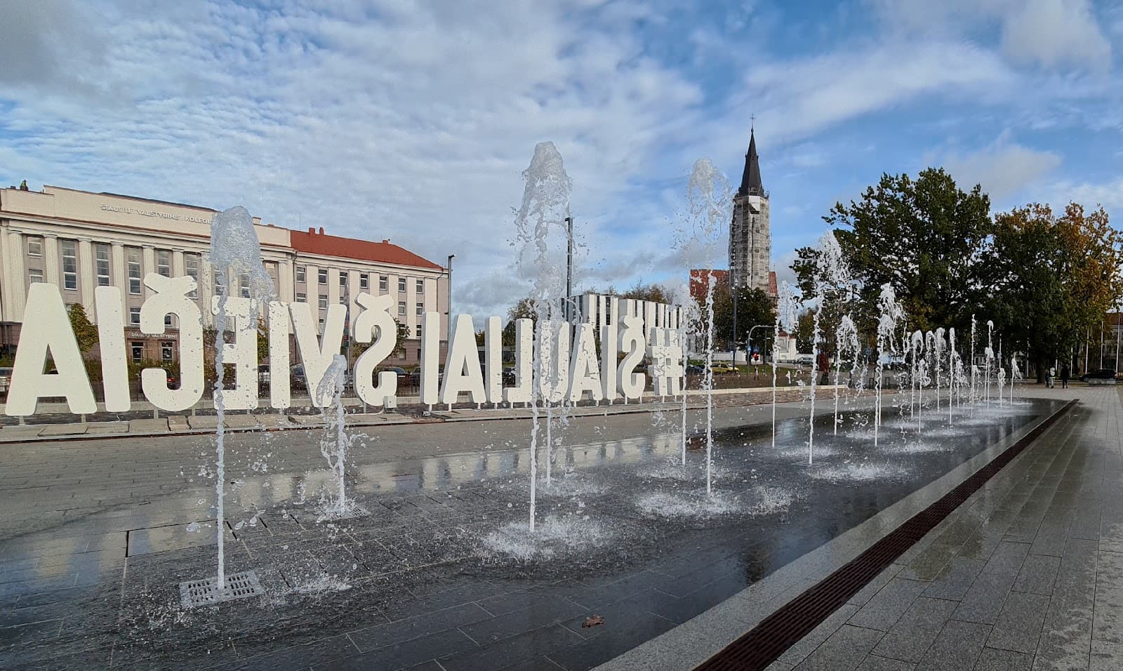 Prisikėlimo (Resurrection) Square - Image 1