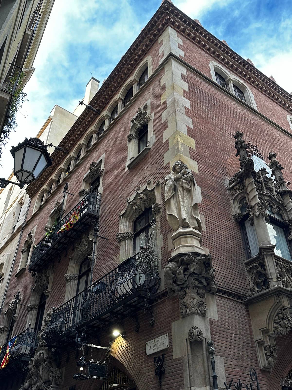 Picasso's Early Exhibition Space