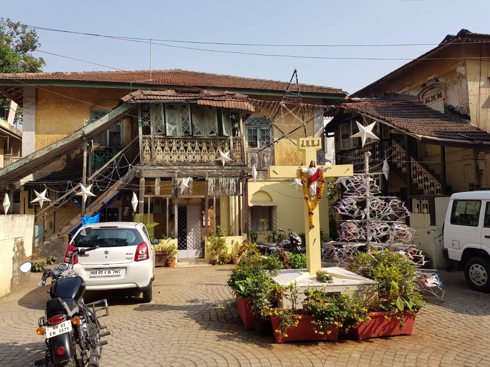 Local Cafes & Eateries