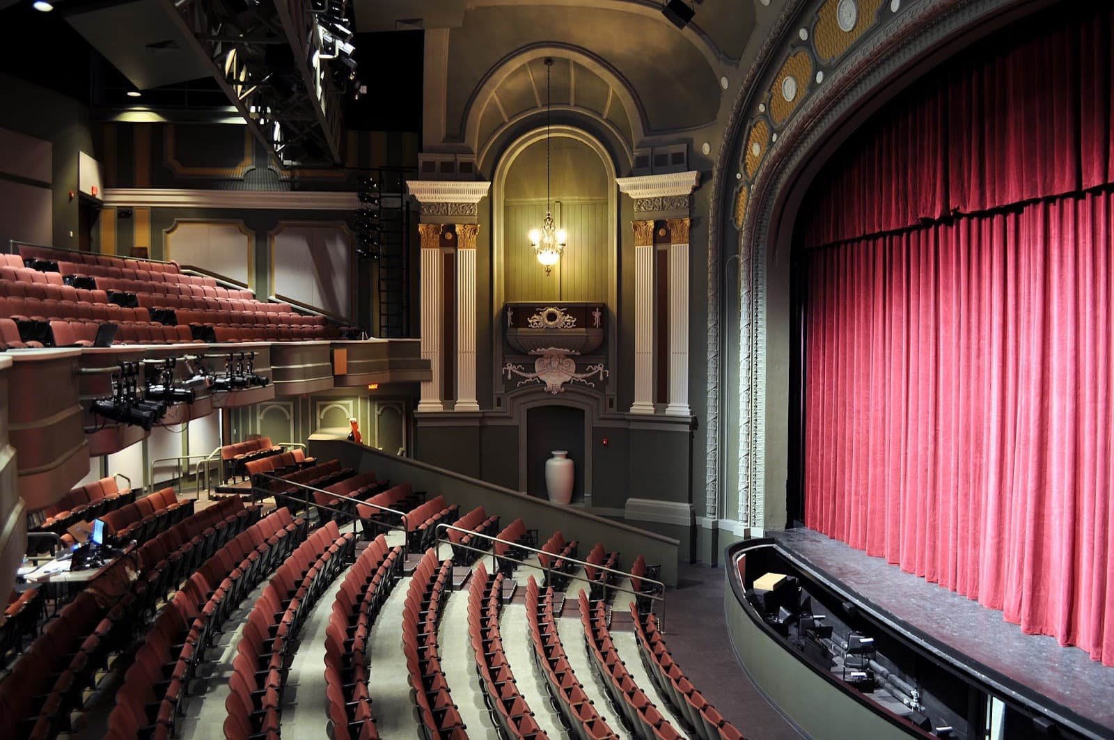 Theatre Cedar Rapids - Image 1