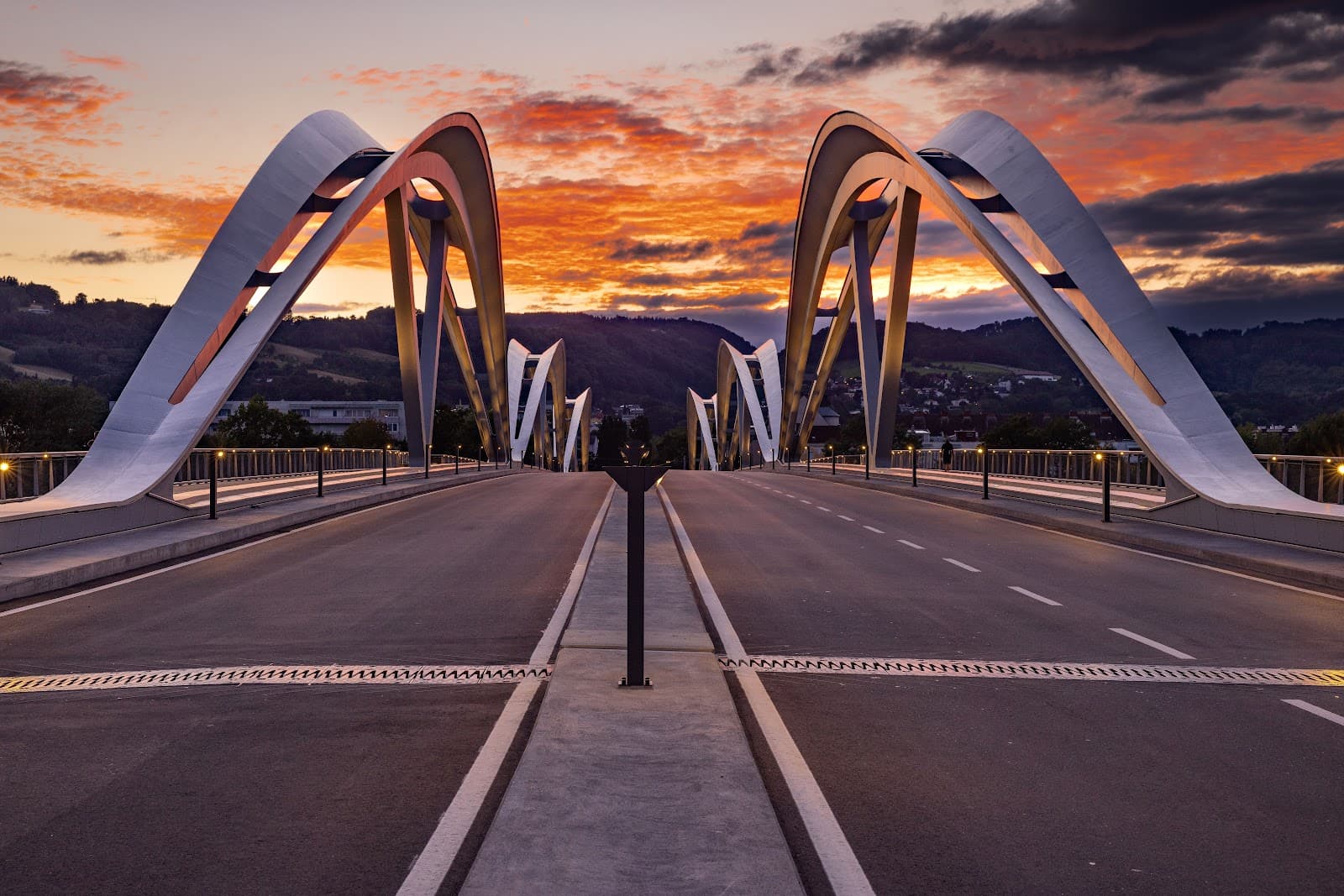 Linz Railway Bridge - Image 1
