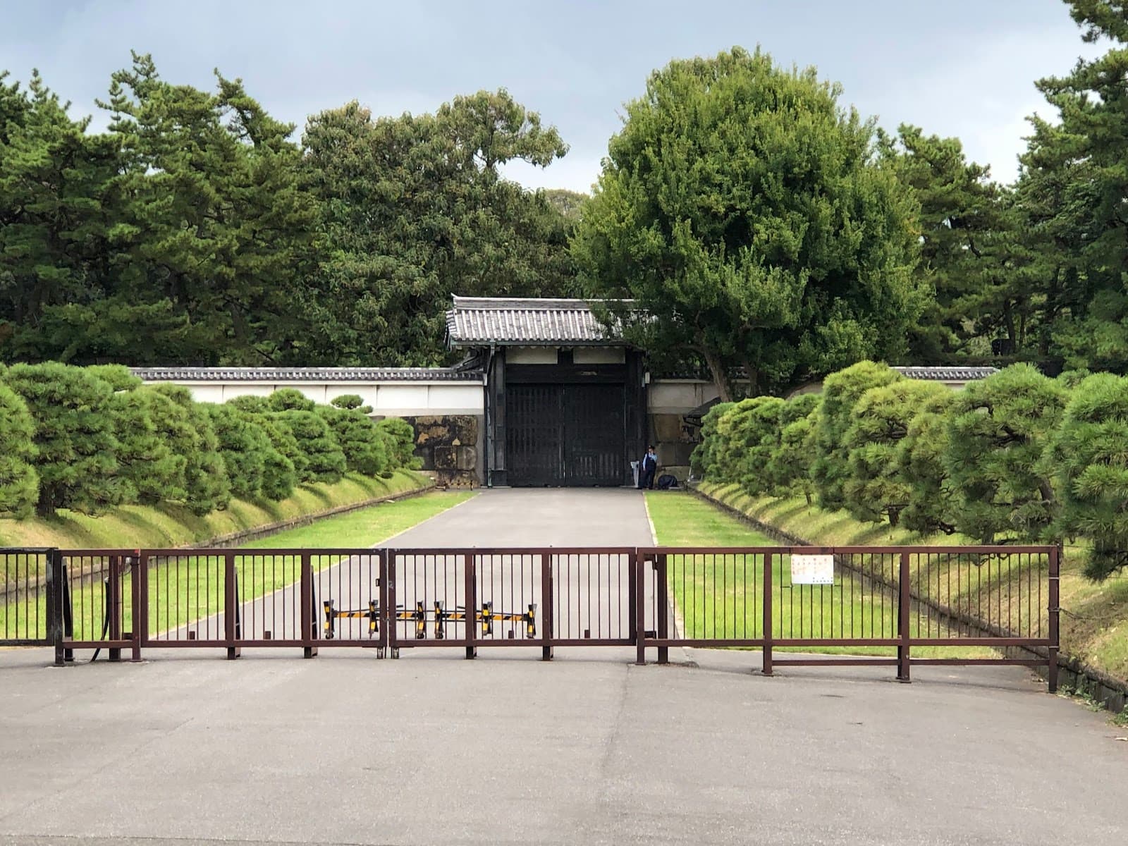Hanzomon Gate - Image 1