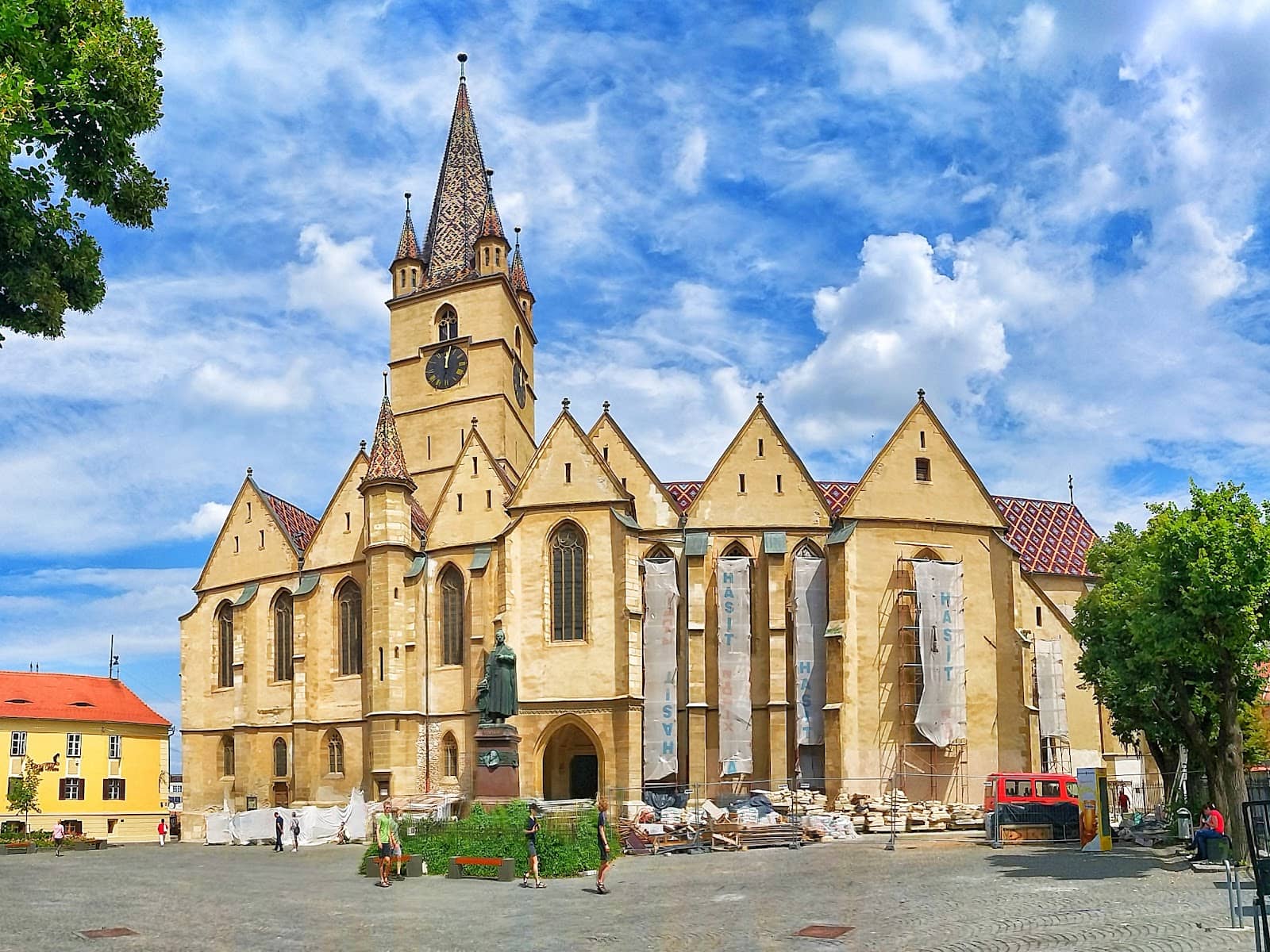 Historical Artifacts & Tombstones