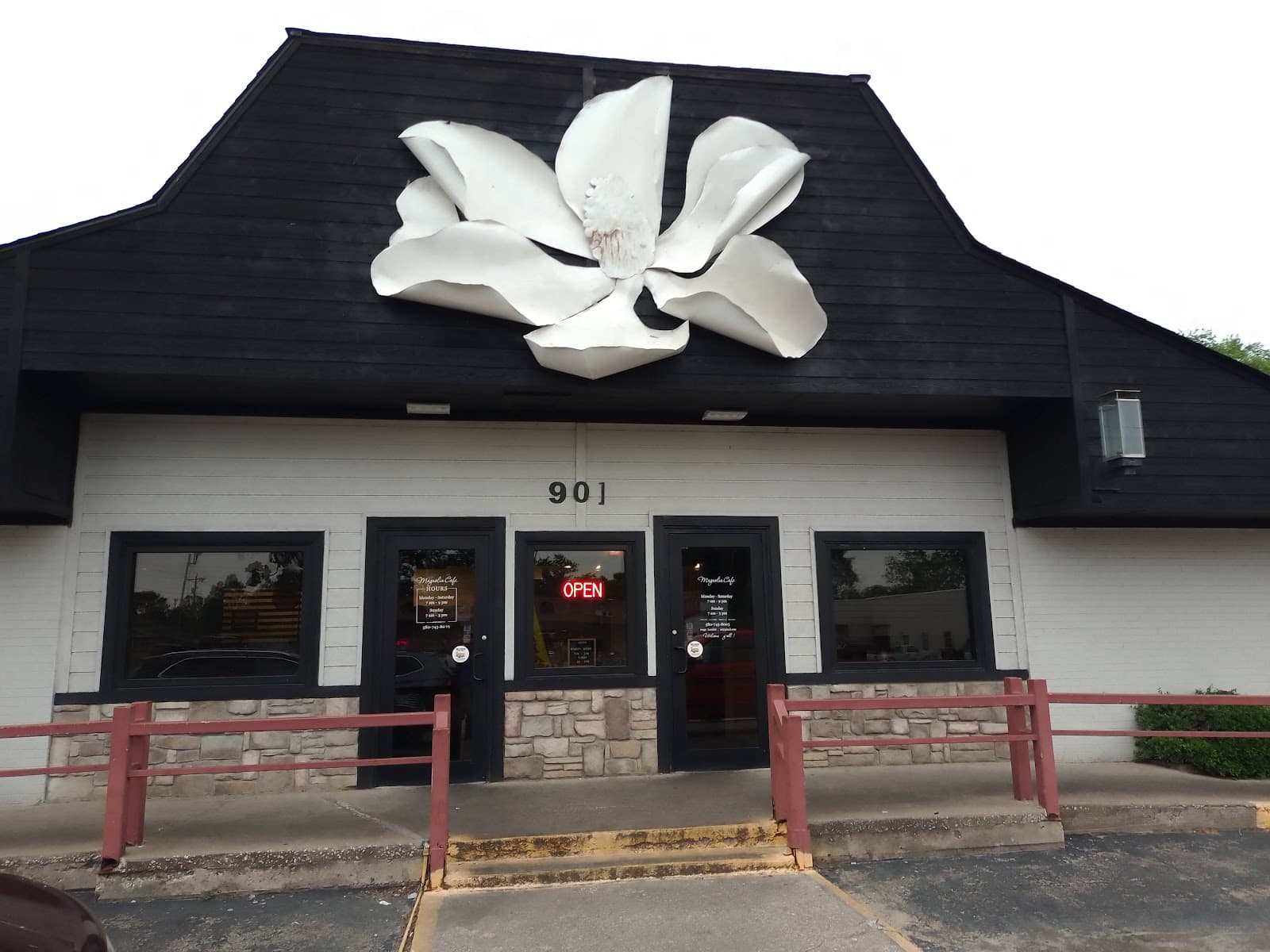 Durant Magnolia Farmers Market - Image 1