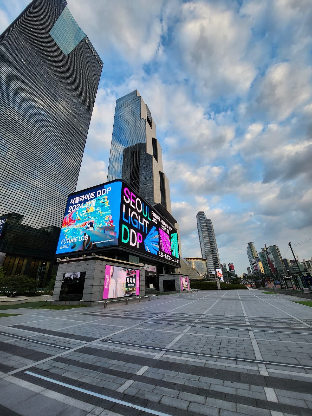 K-pop Entertainment District Gangnam Seoul - Image 1