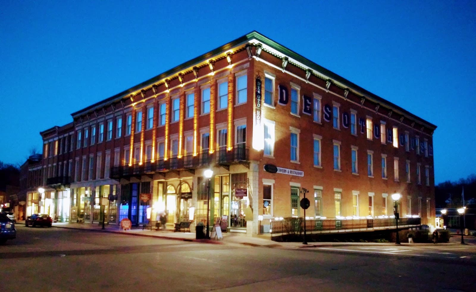 DeSoto House Hotel - Image 1