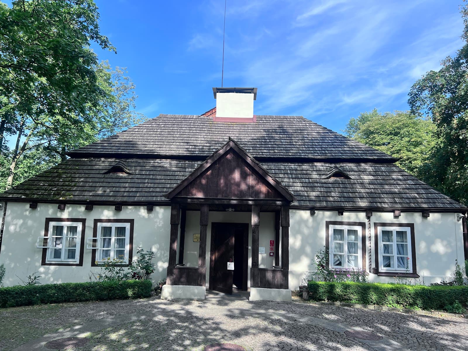 Laszczyków Manor - Image 1