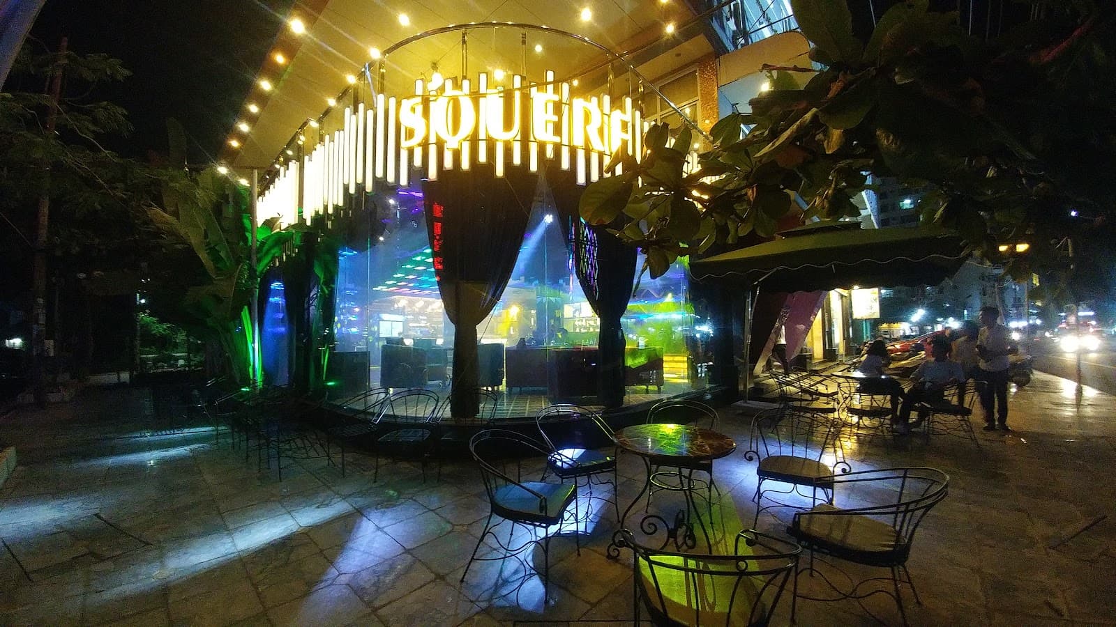 October 30 Square Ha Long - Image 1