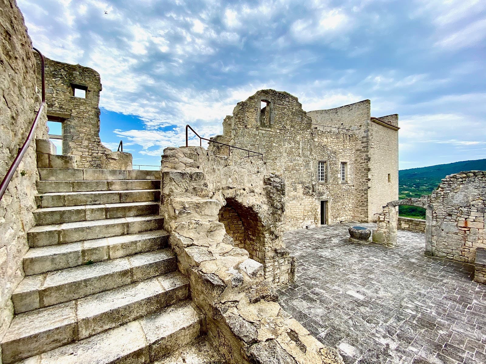Château de Lacoste - Image 1