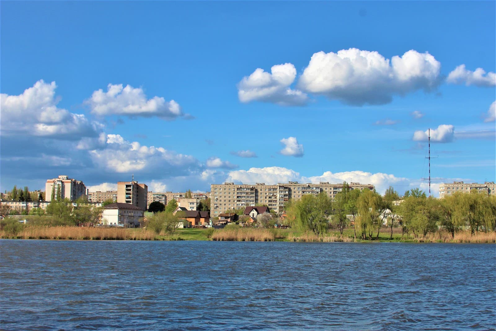 Vyshenka Lake Promenade - Image 1