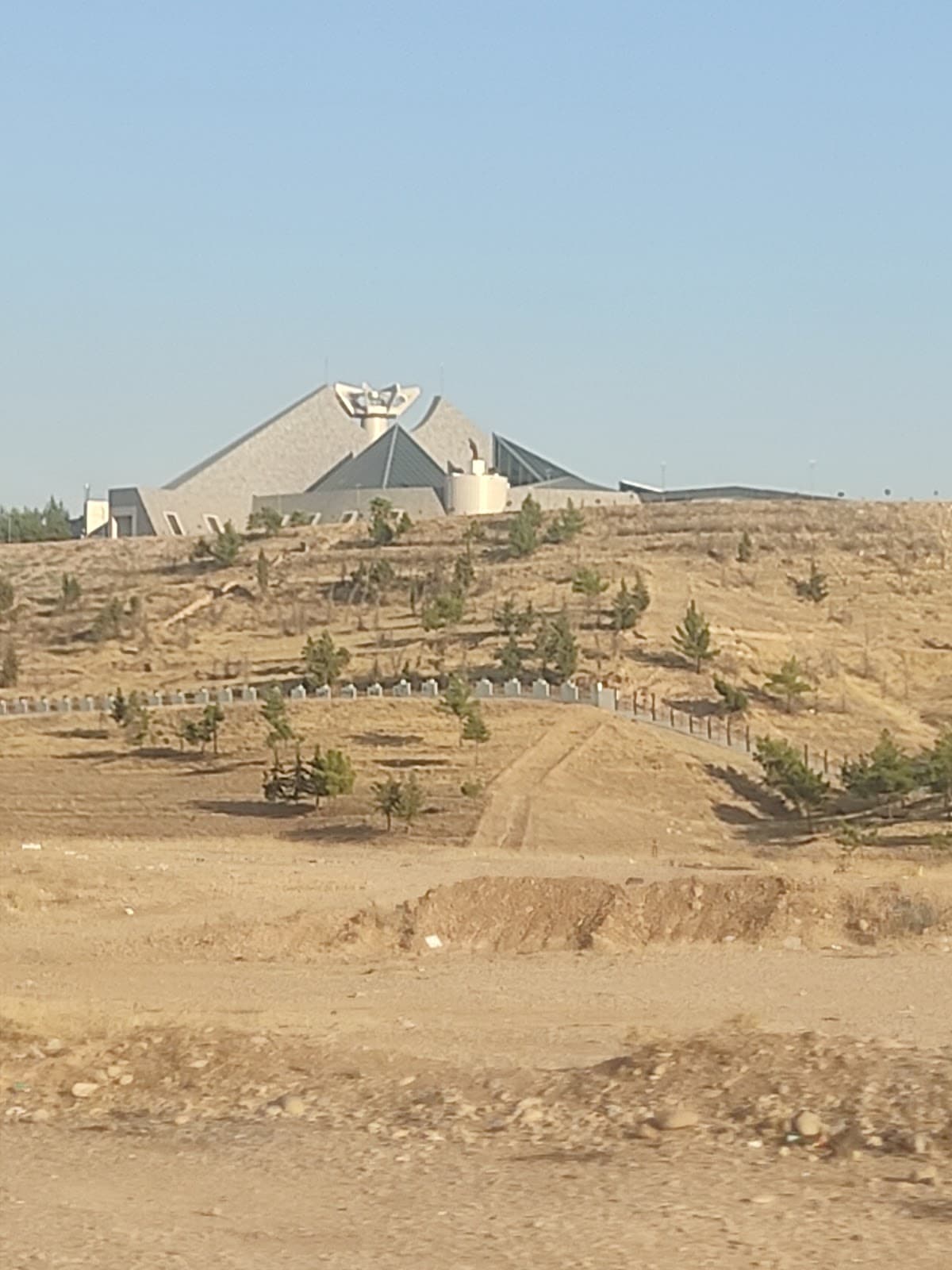 Erbil Martyrs Monument - Image 1