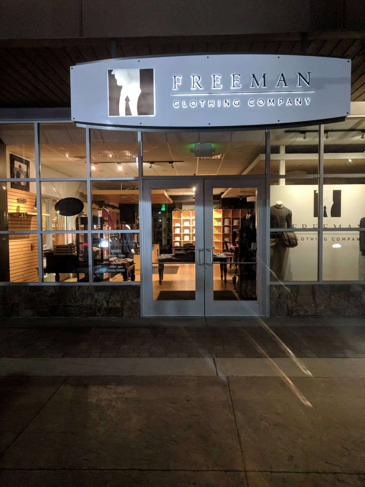 Local Shops & Dining