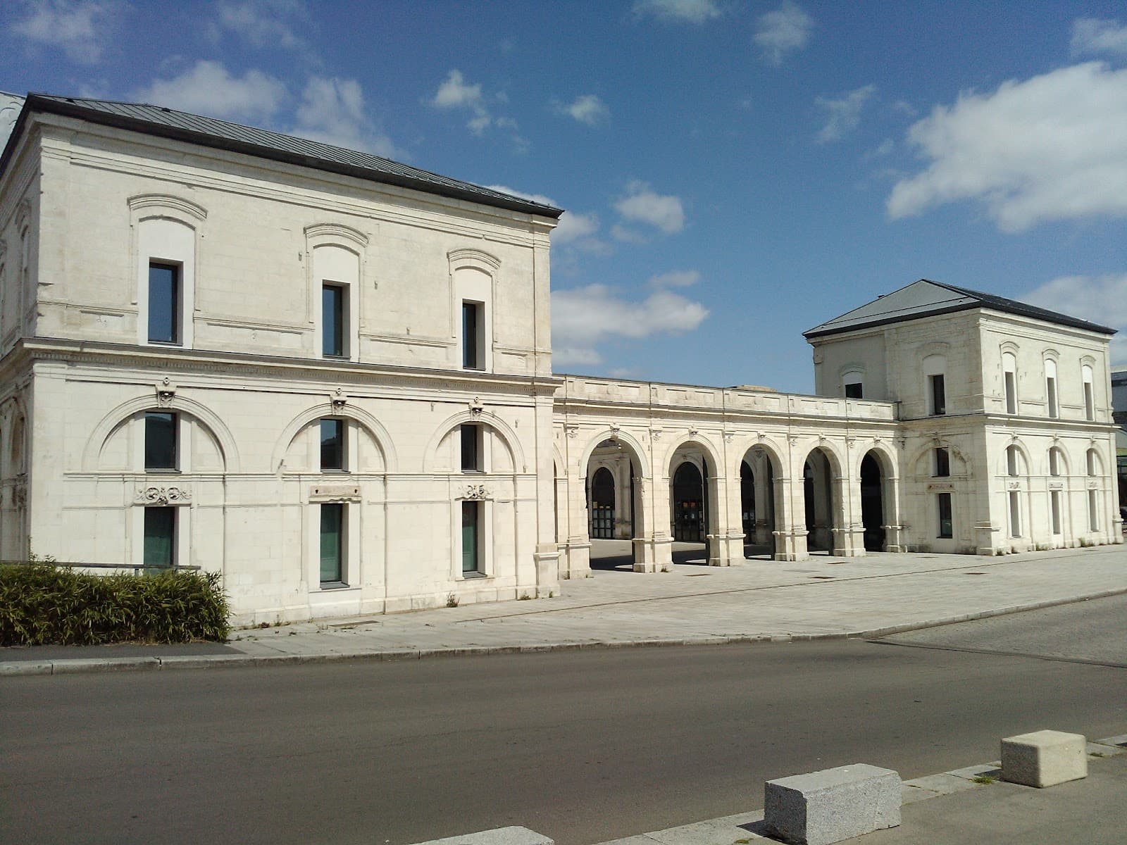 Ville-Port district - Image 1