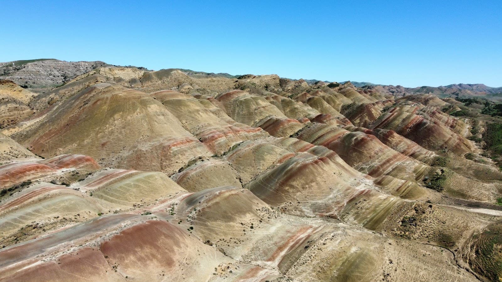 Mravaltskaro Rainbow Hills - Image 1