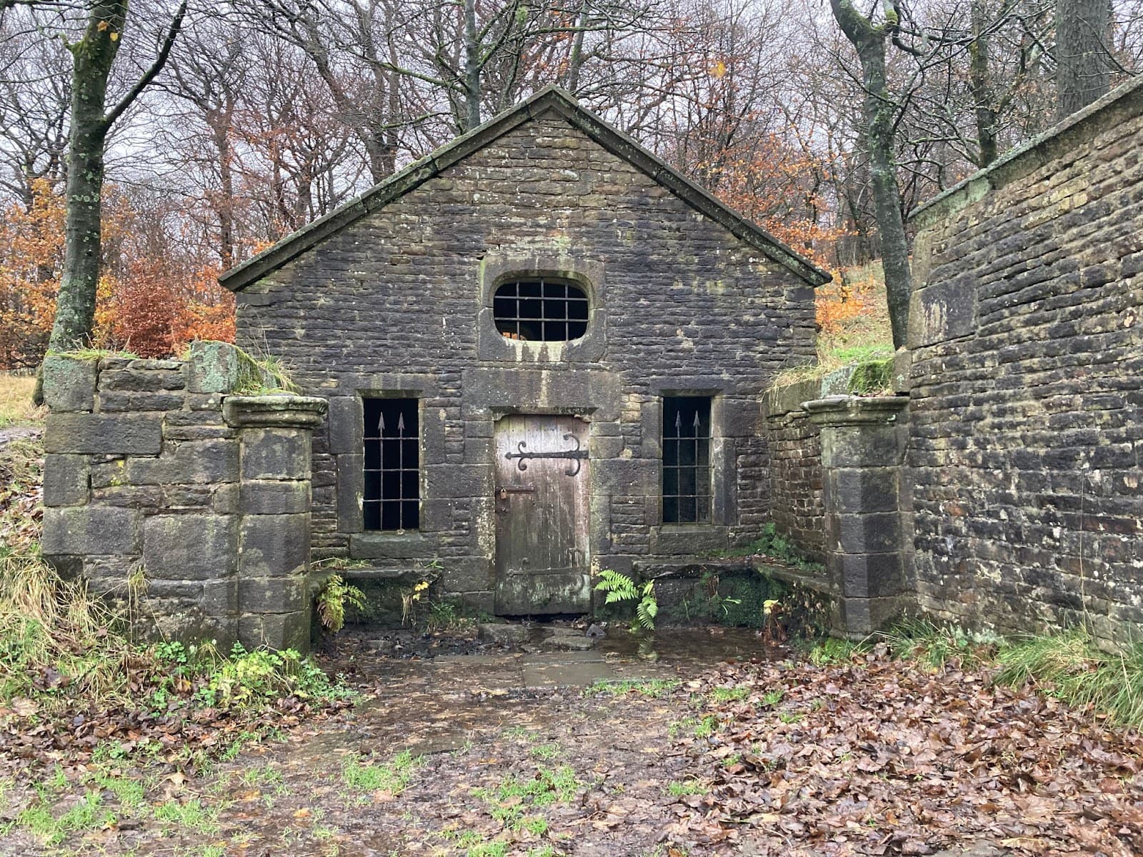 Hollinshead Hall Ruins - Image 1