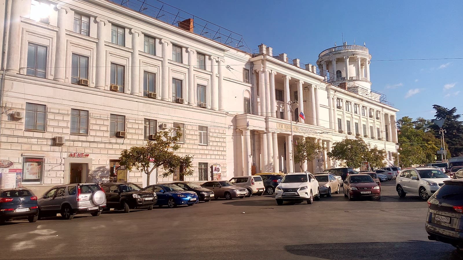 Nakhimov Square - Image 1
