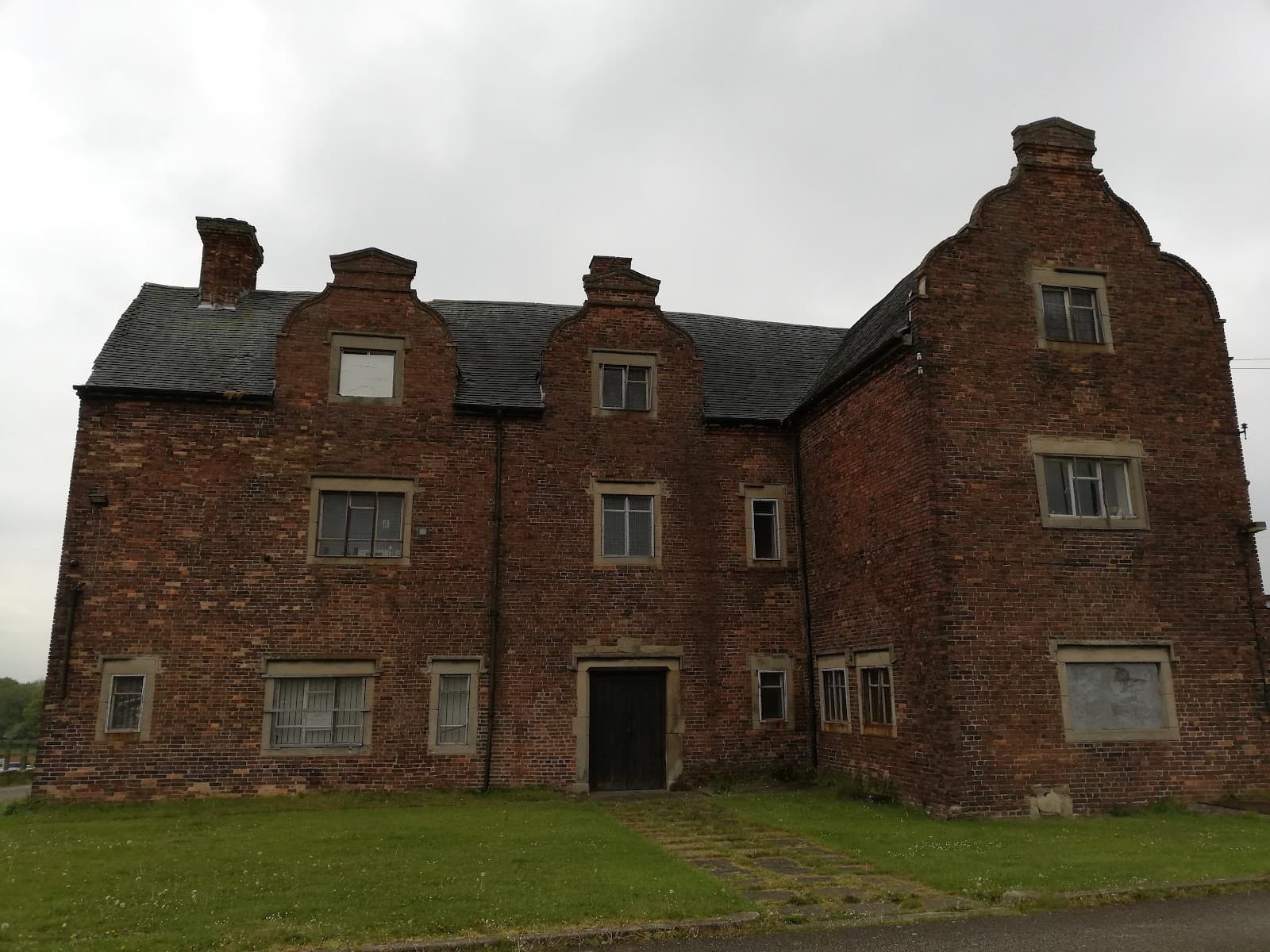 Gresley Old Hall - Image 1