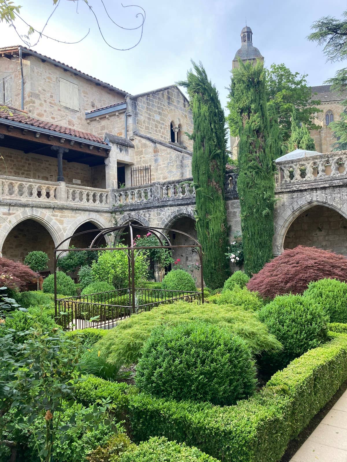 Tranquil Courtyards & Gardens