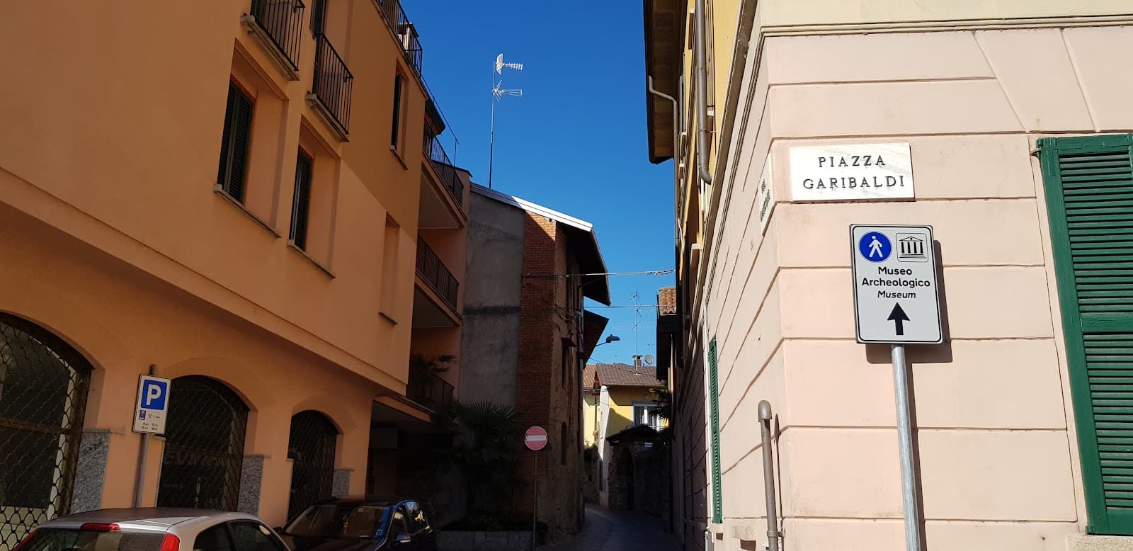 Piazza Garibaldi (Angera) - Image 1