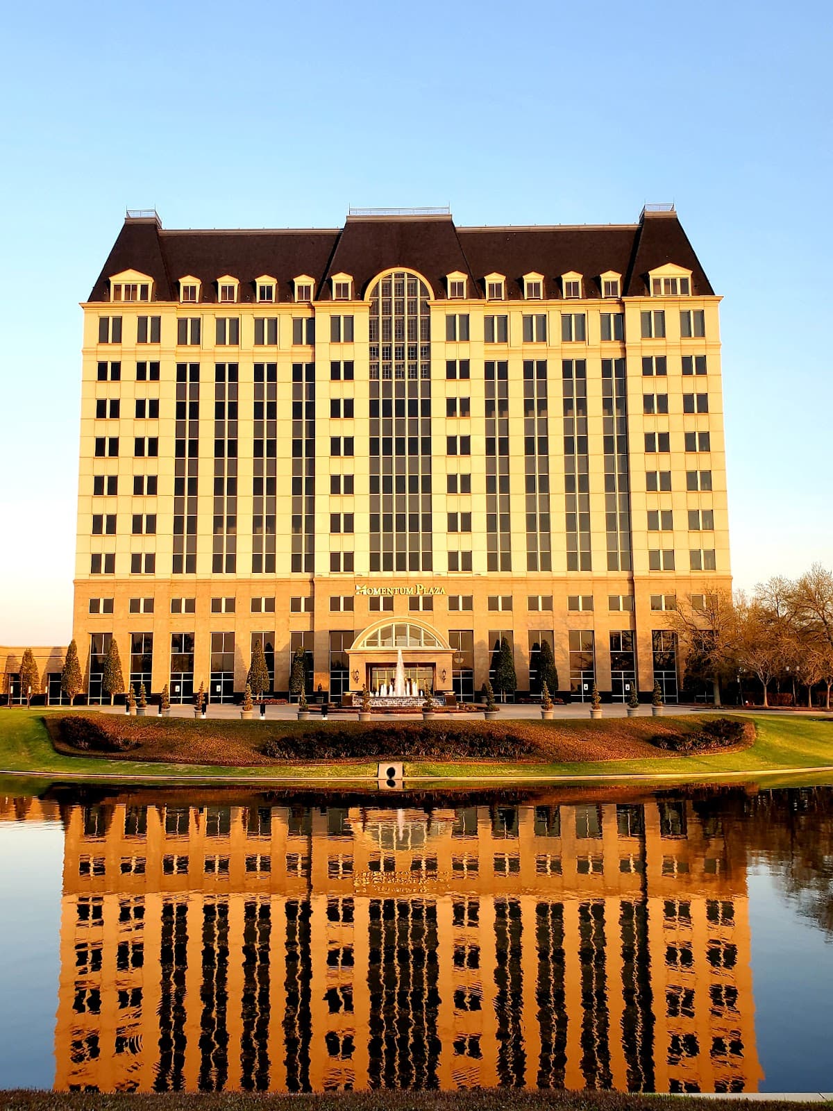 Momentum Plaza - Image 1