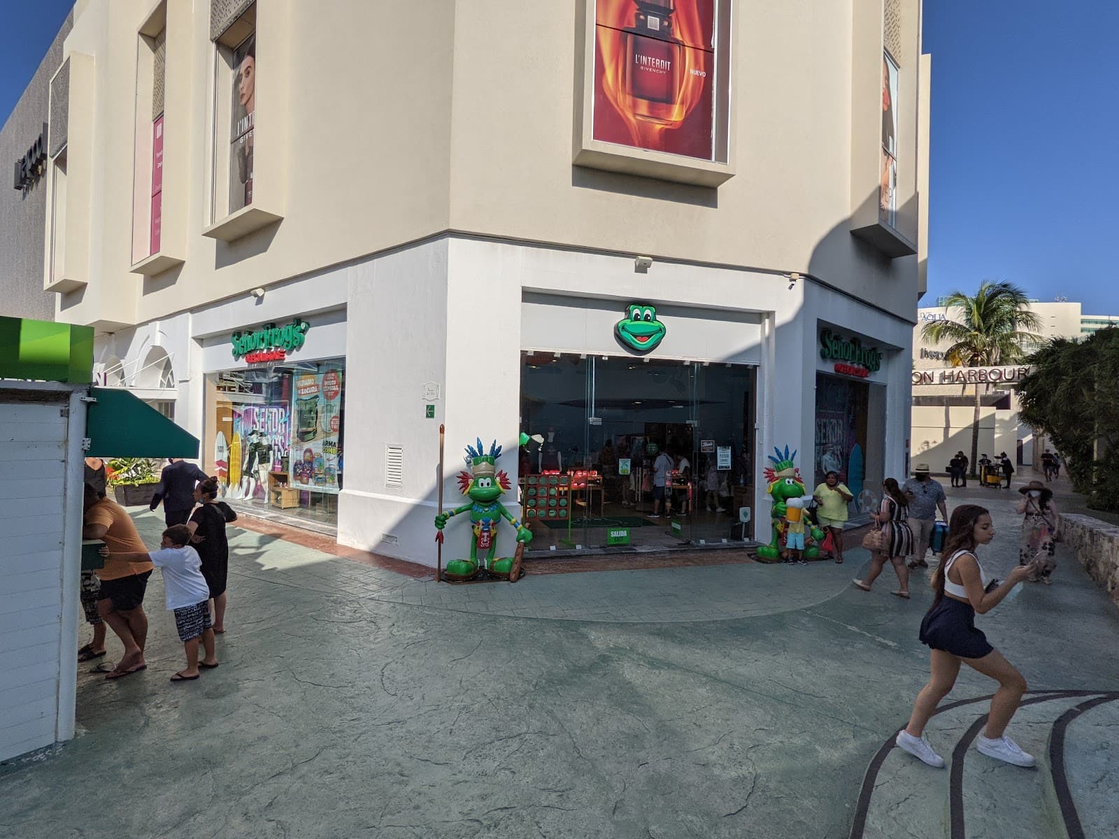 Senor Frogs Shop - Image 1