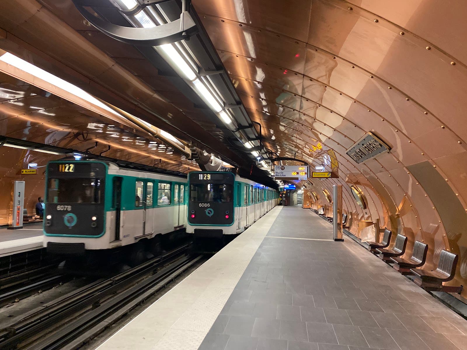Arts et Métiers Metro Station Paris - Image 1