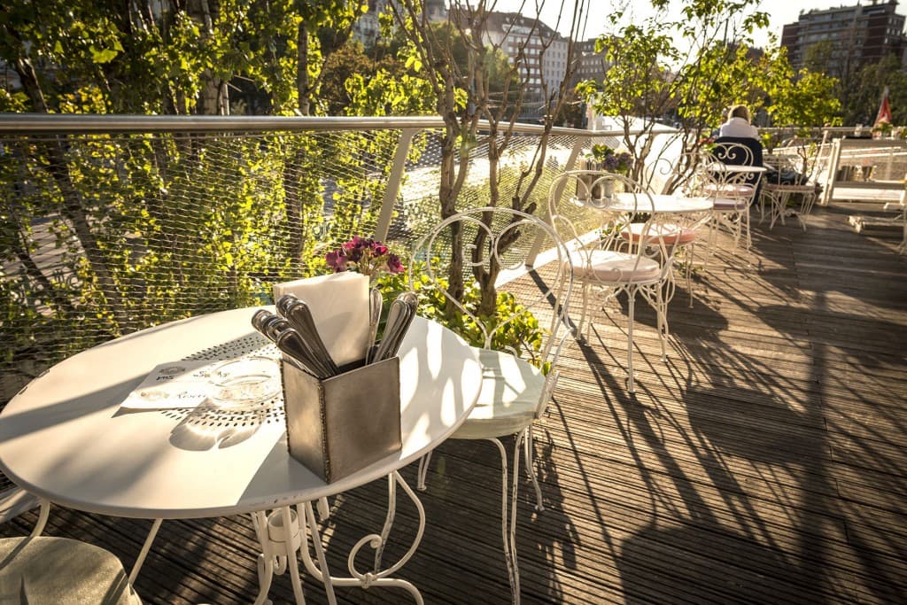 Motto am Fluss - Image 1