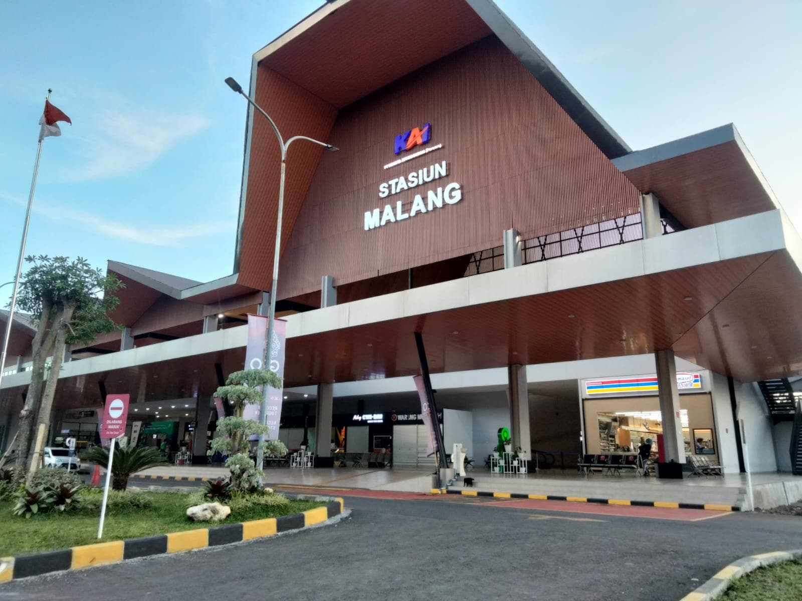 Malang Kotabaru Station - Image 1