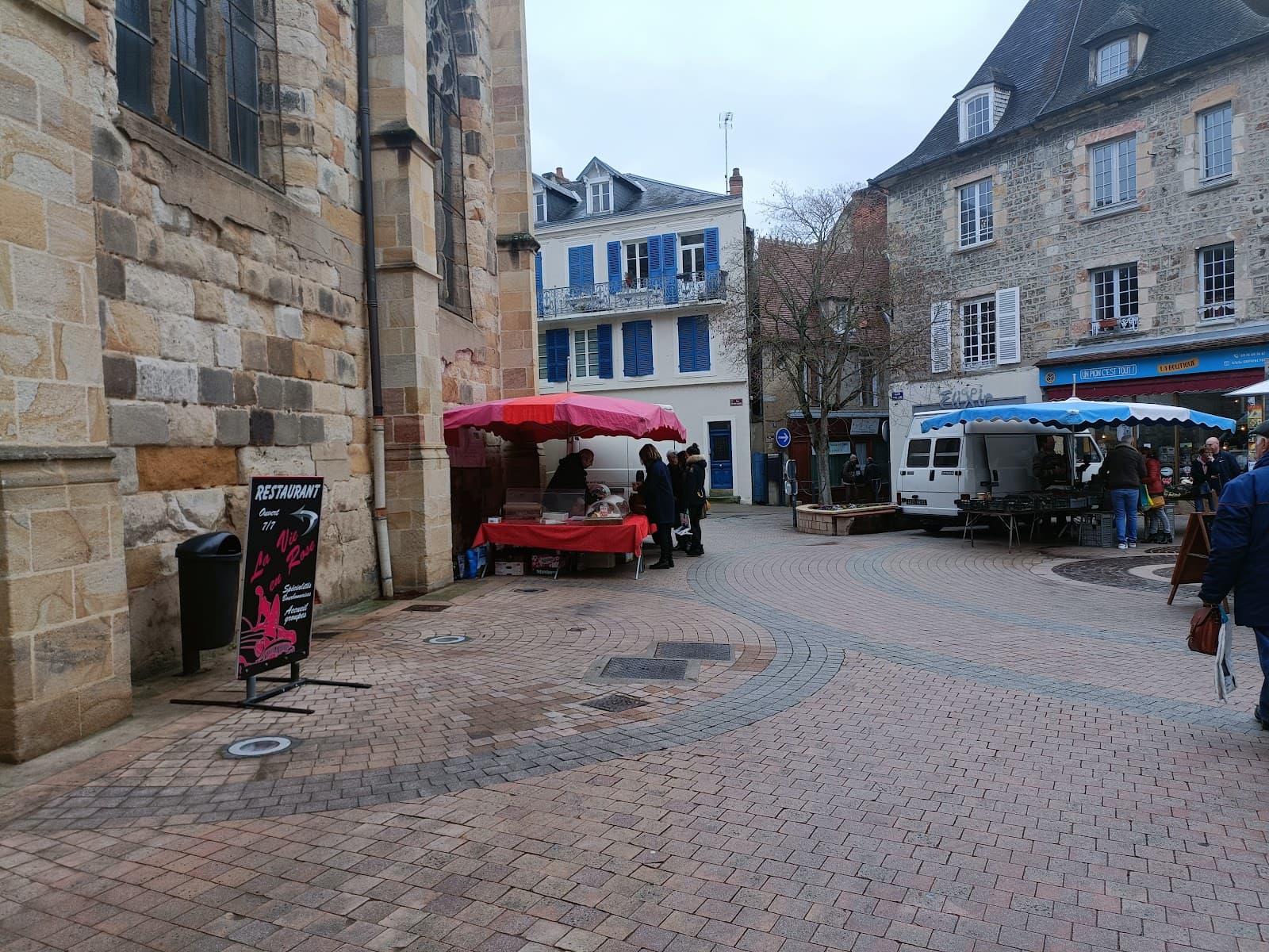 Place Notre-Dame - Image 1