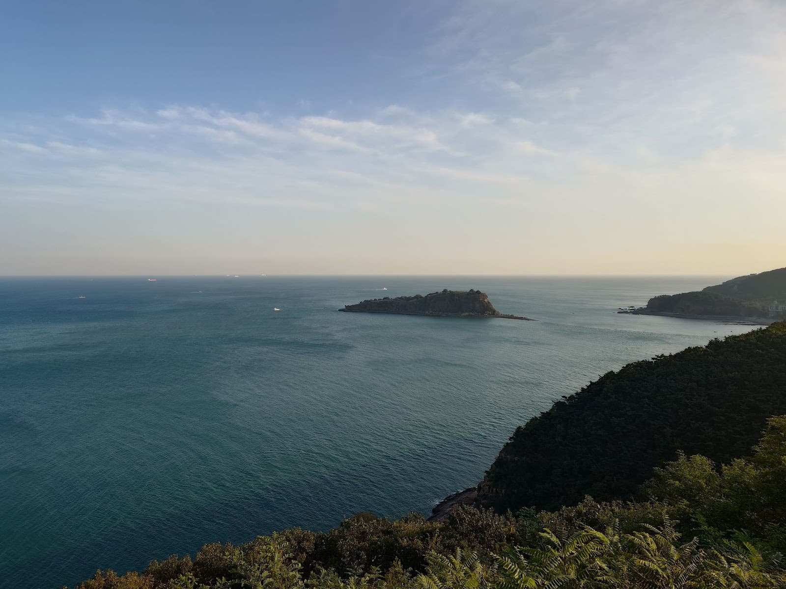 Donggang Haizhiyun Park Seaside Promenade - Image 1