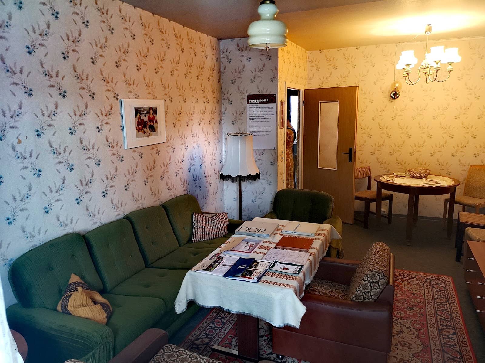 Knowledgeable Guides