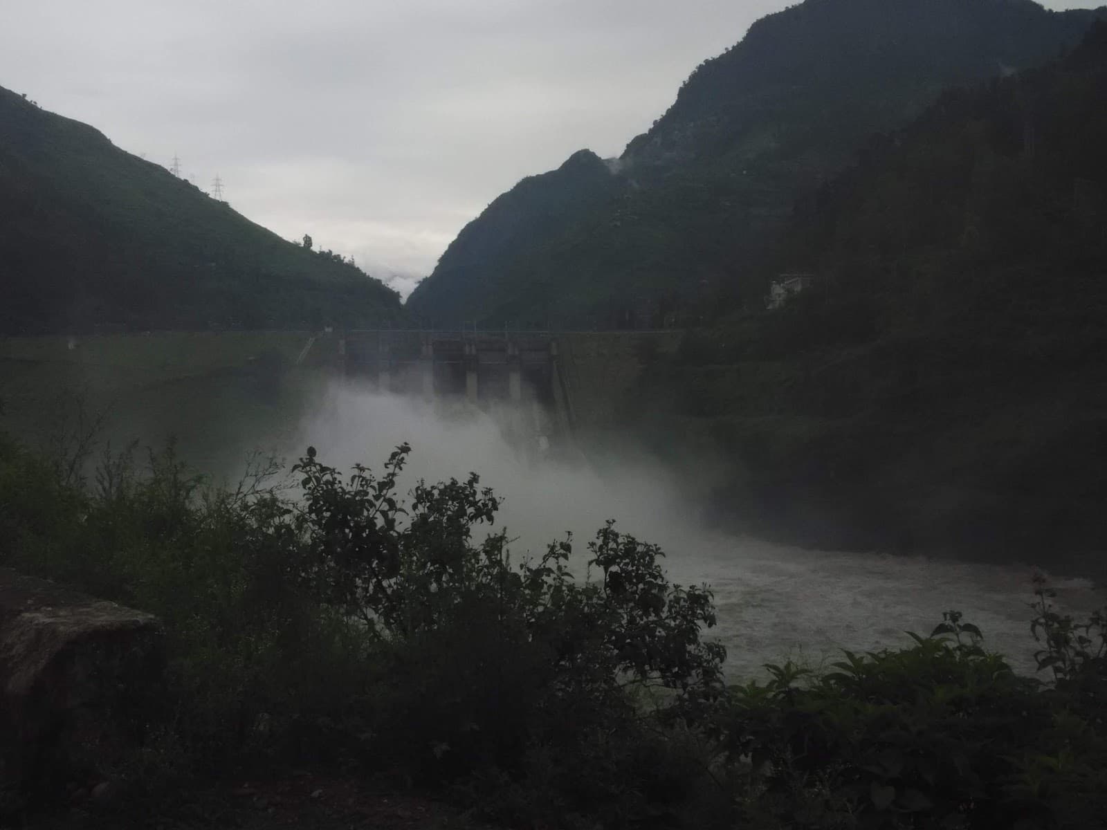 Pandoh Dam - Image 1